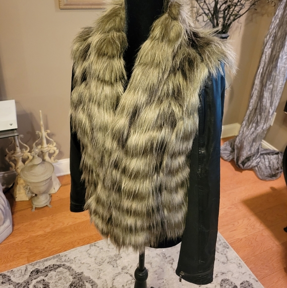Guess convertible jacket / vest Faux Leather, Fur.  Size Medium - Picture 5 of 15